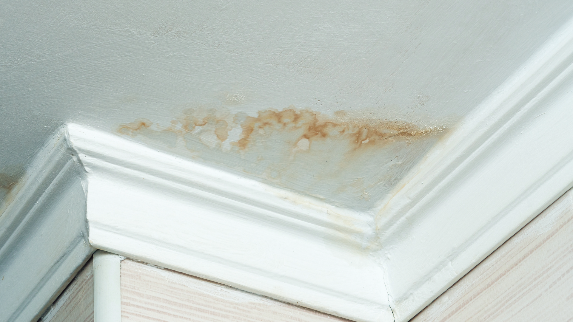 water-damage-ceiling